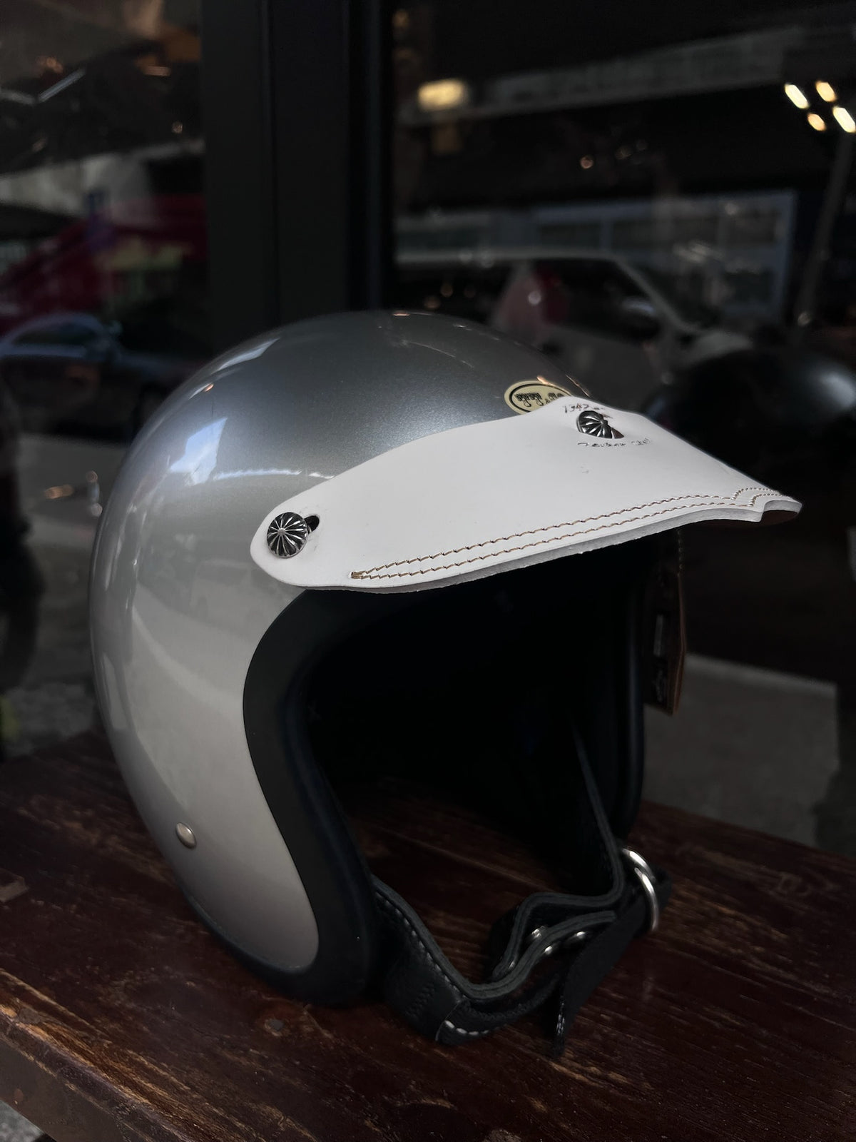 URBAN SOUL Vintage Lightning Stitched Short Leather Helmet Visor - White