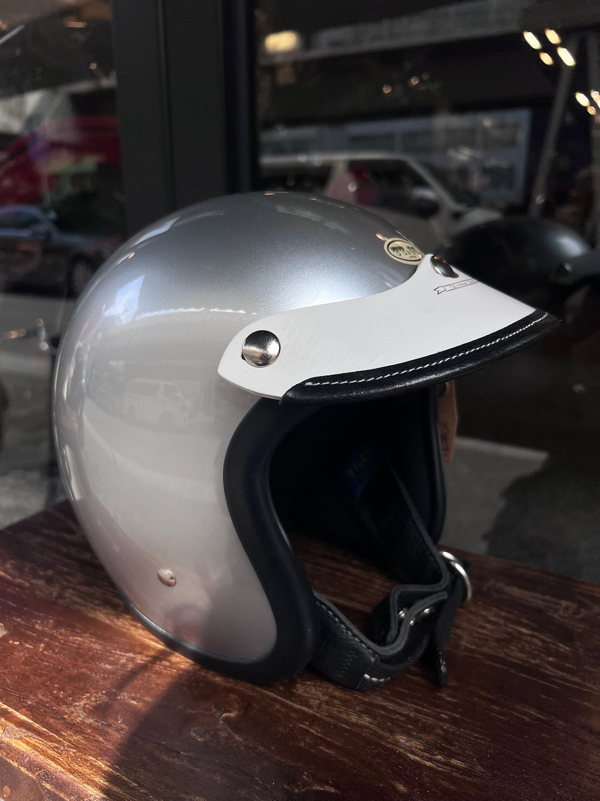 URBAN SOUL MUSE Vintage Short Bound-Edge Leather Helmet Visor - Black & White