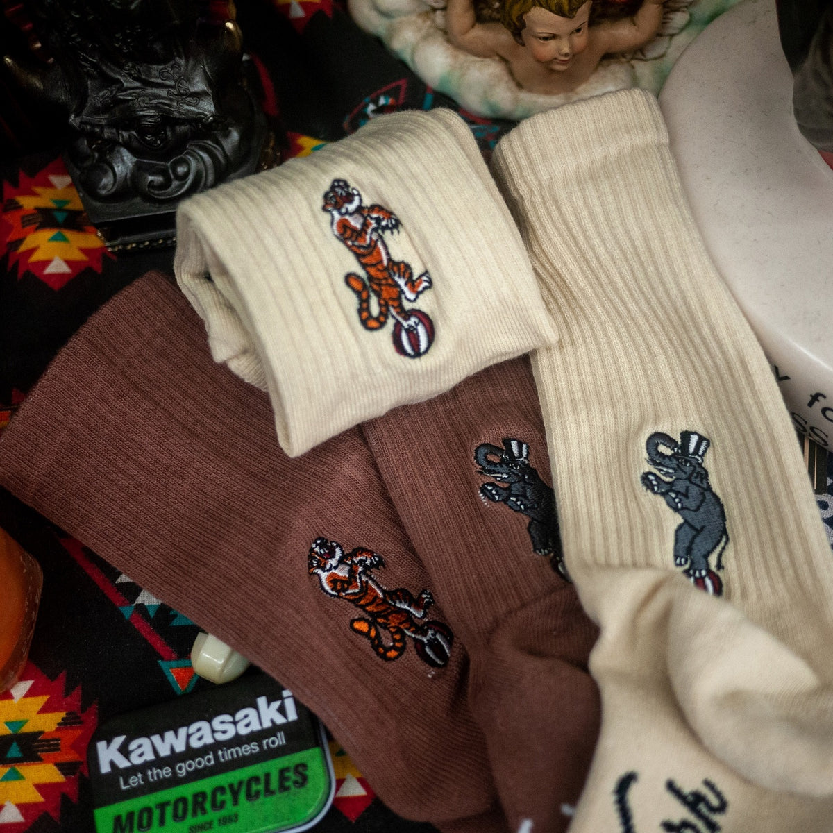 AFTERWORK Circus Tiger & Elephant Balancing Ball Embroidered Crew Socks