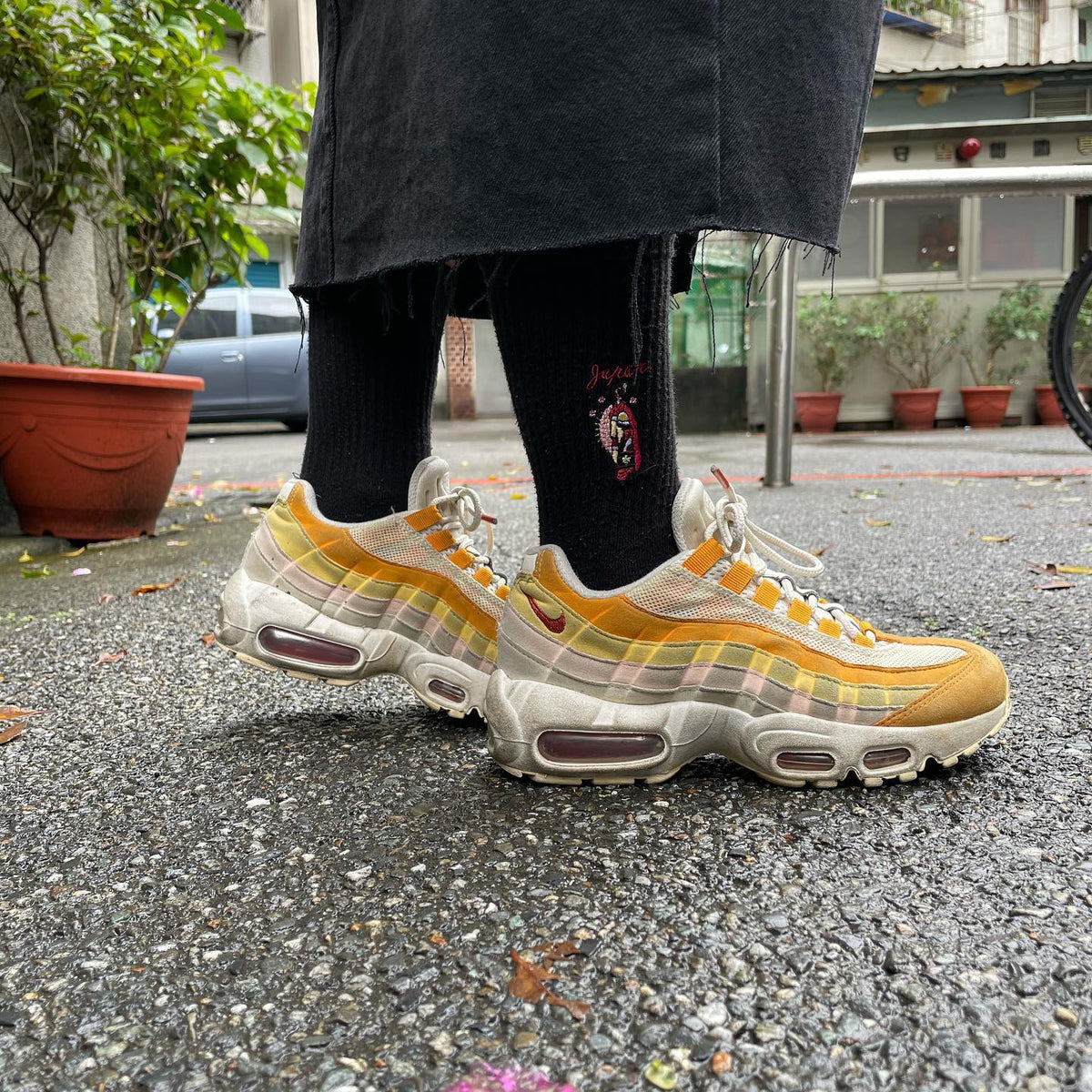 AFTERWORK "Geisha" Embroidered Crew Socks